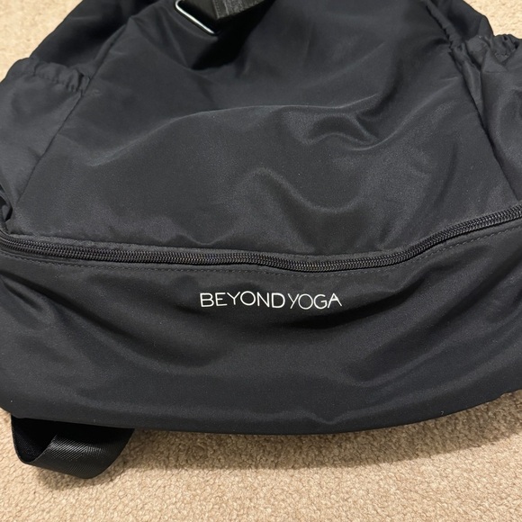 NEW Beyond Yoga Backpack Black Convertible Athletic Yoga Gym Bag NWT main image 5